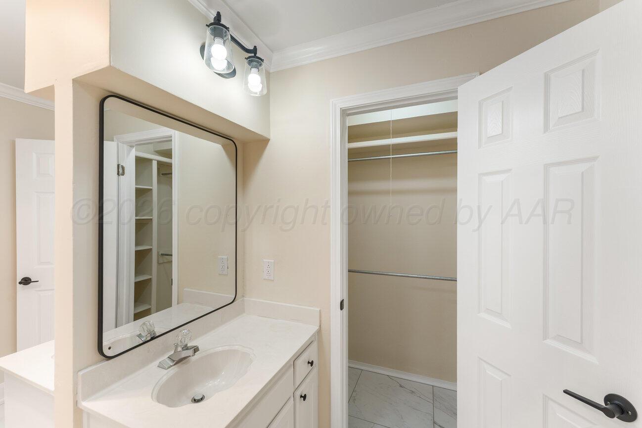 7204 Southwest 39th Avenue Amarillo, TX 79109 - Photo 29 of 51 a bathroom with a sink and a mirror