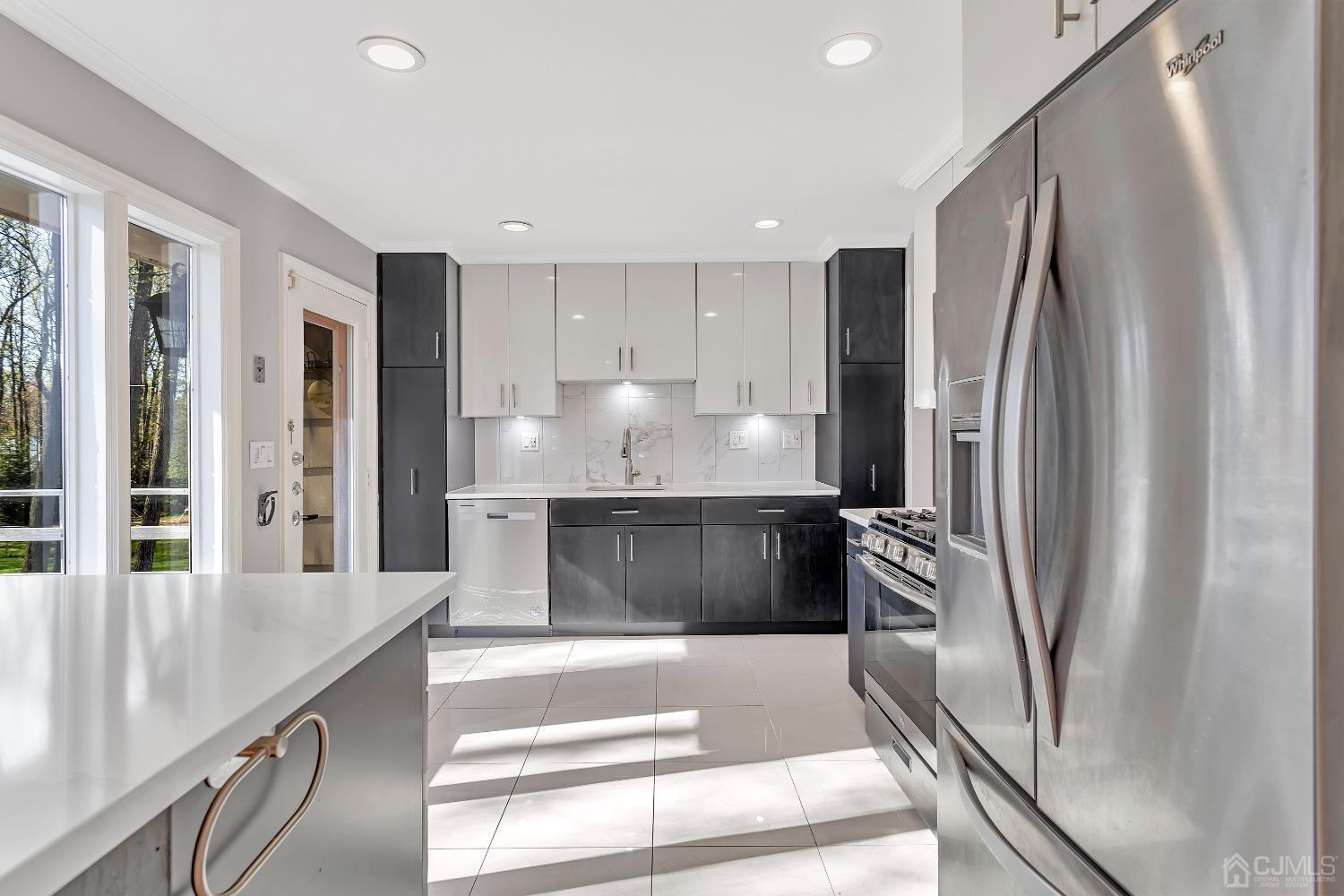 17 Hilltop Road Edison, NJ 08820 - Photo 5 of 17 Gallery Image 5