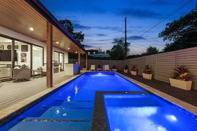 a view of an outdoor space with seating area