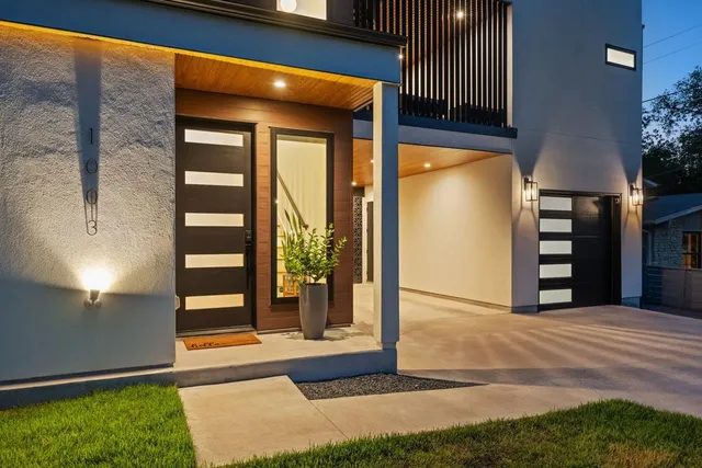 a view of livingroom with entryway and windows