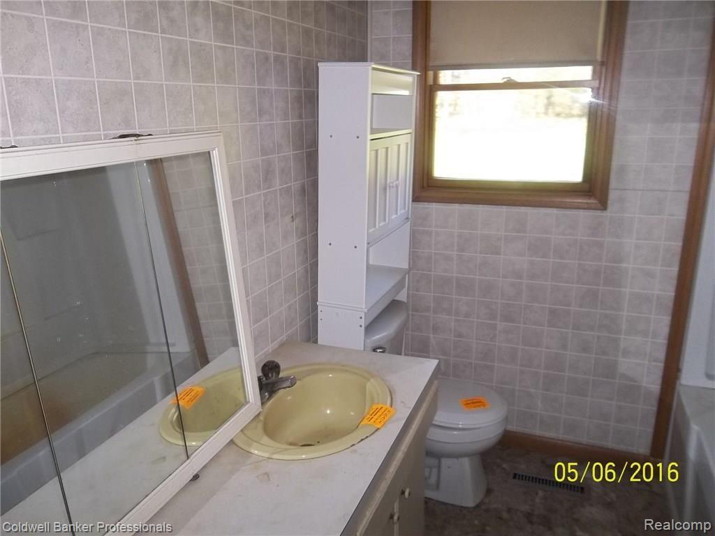 3817 Jones Road North Branch, MI 48461 - Photo 25 of 32 Bathroom