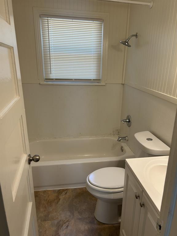6318 Belgrade Avenue Dallas, TX 75227 - Photo 19 of 23 a bathroom with a toilet sink and bathtub