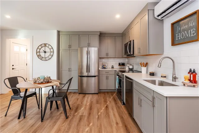 $409,900 | 32 Exchange Street, Unit 1B, East Greenwich, RI 02818