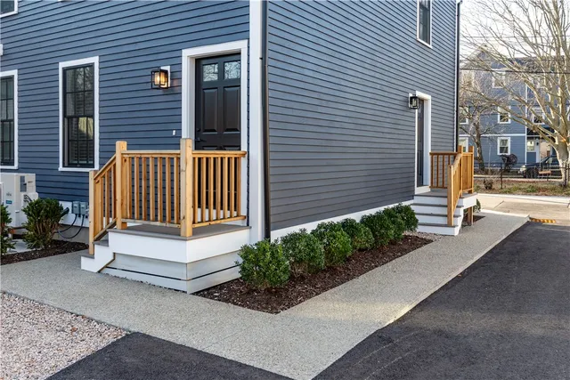 $409,900 | 32 Exchange Street, Unit 1B, East Greenwich, RI 02818