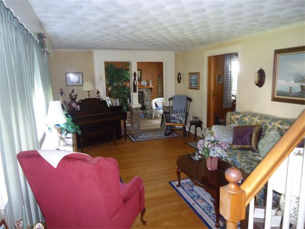 47 Mayflower Road Woburn, MA 01801 - Photo 5 of 8 Gallery Image 5