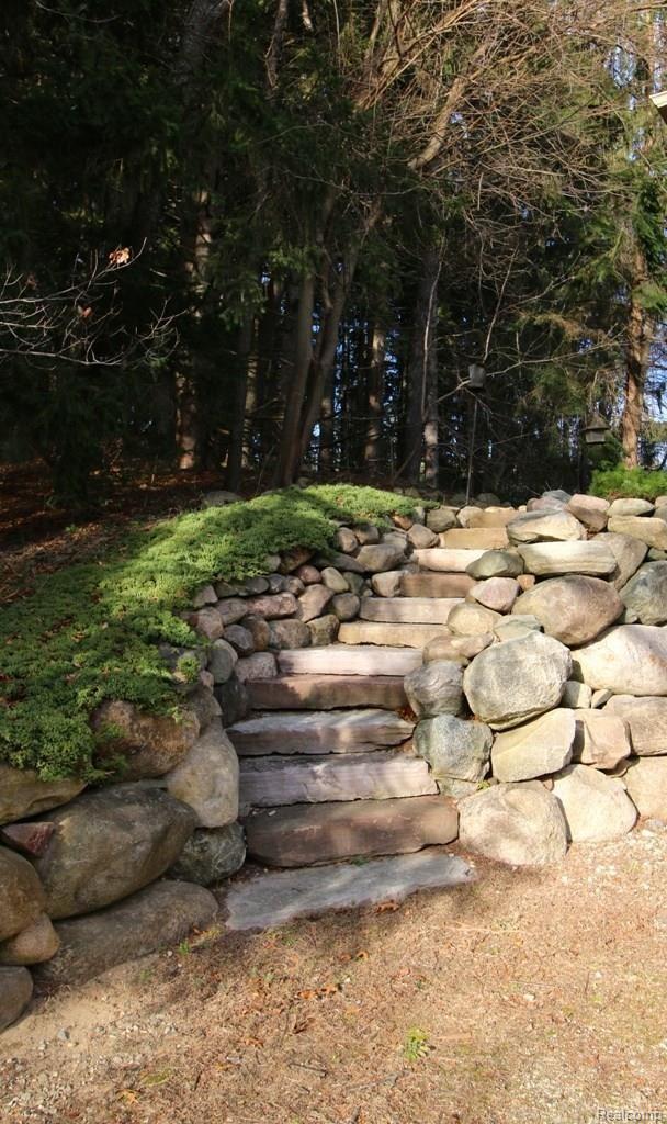 3770 Clyde Road Holly, MI 48442 - Photo 30 of 34 great landscaping