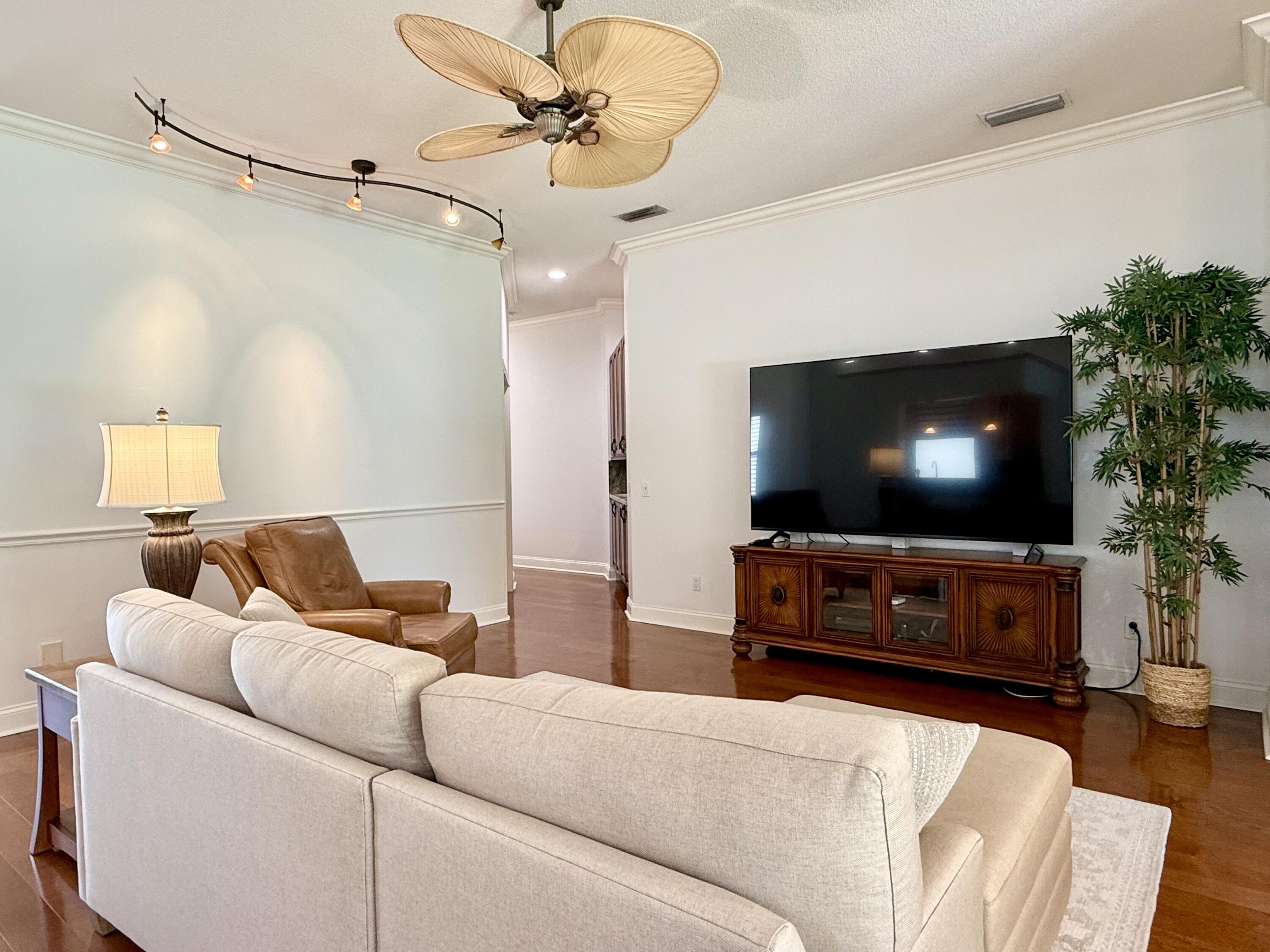 187 Hampton Circle Jupiter, FL 33458 - Photo 12 of 80 Living Room