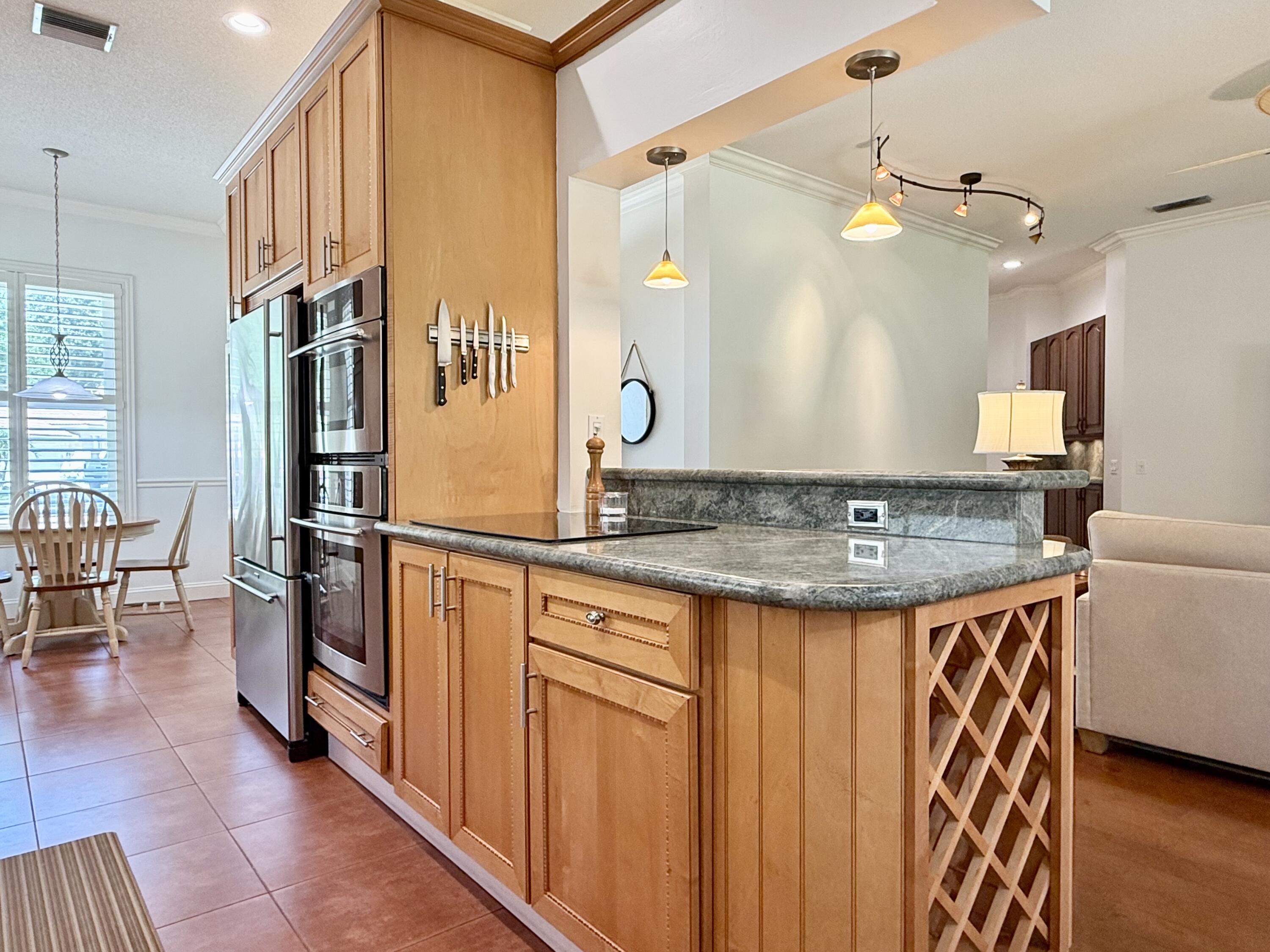 187 Hampton Circle Jupiter, FL 33458 - Photo 17 of 80 Kitchen