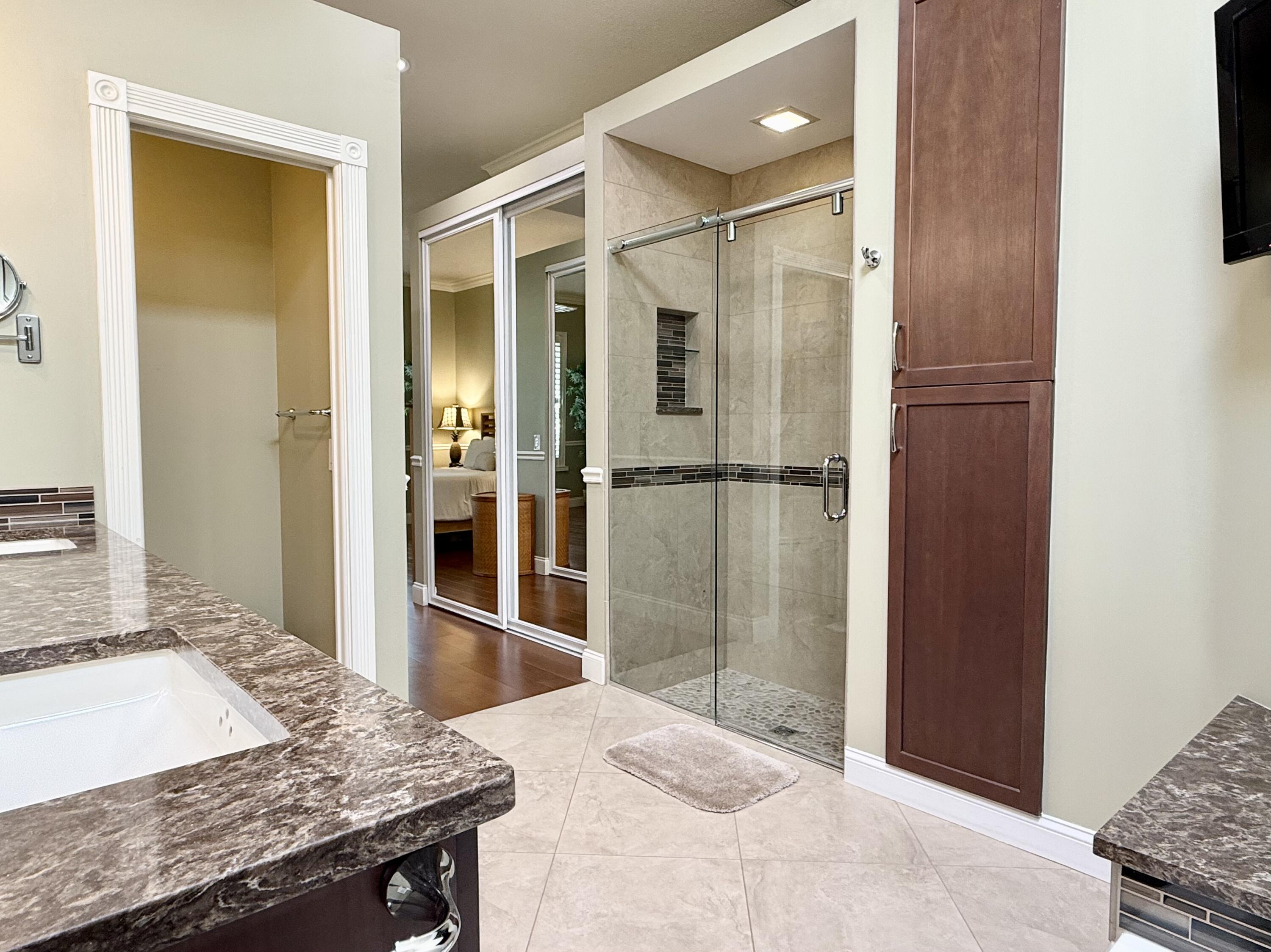 187 Hampton Circle Jupiter, FL 33458 - Photo 36 of 80 Master Bathroom
