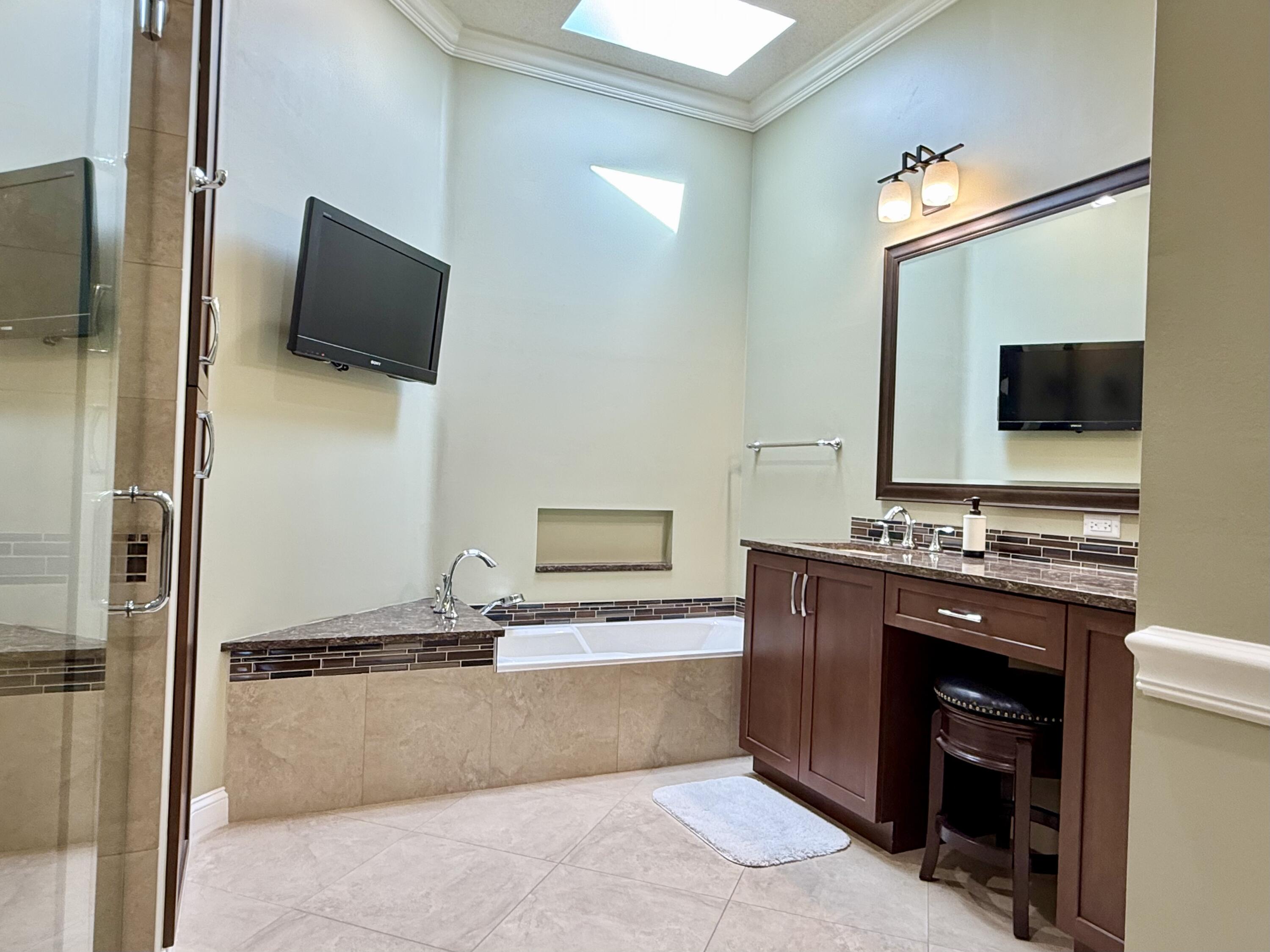 187 Hampton Circle Jupiter, FL 33458 - Photo 38 of 80 Master Bathroom