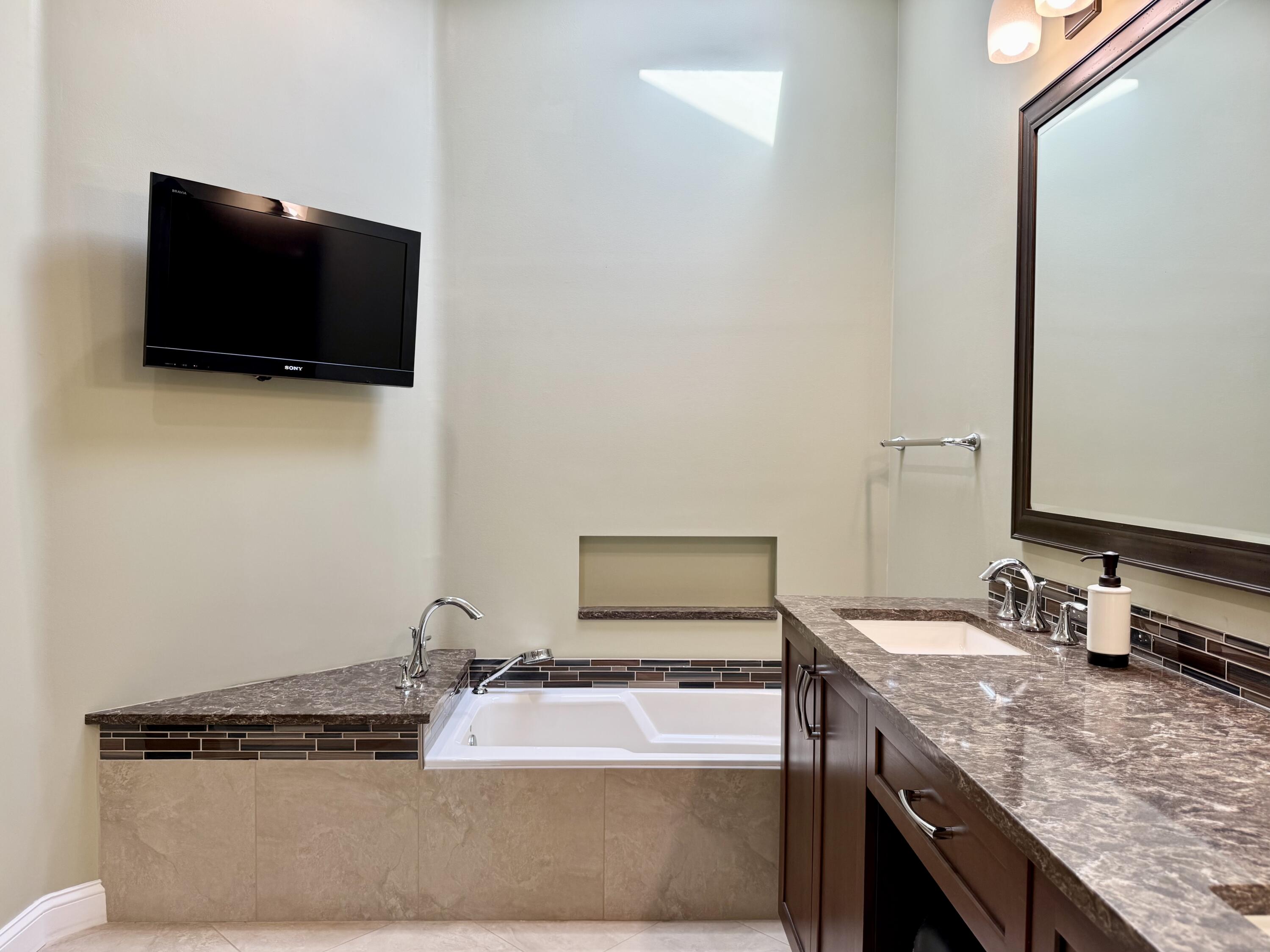 187 Hampton Circle Jupiter, FL 33458 - Photo 39 of 80 Master Bathroom