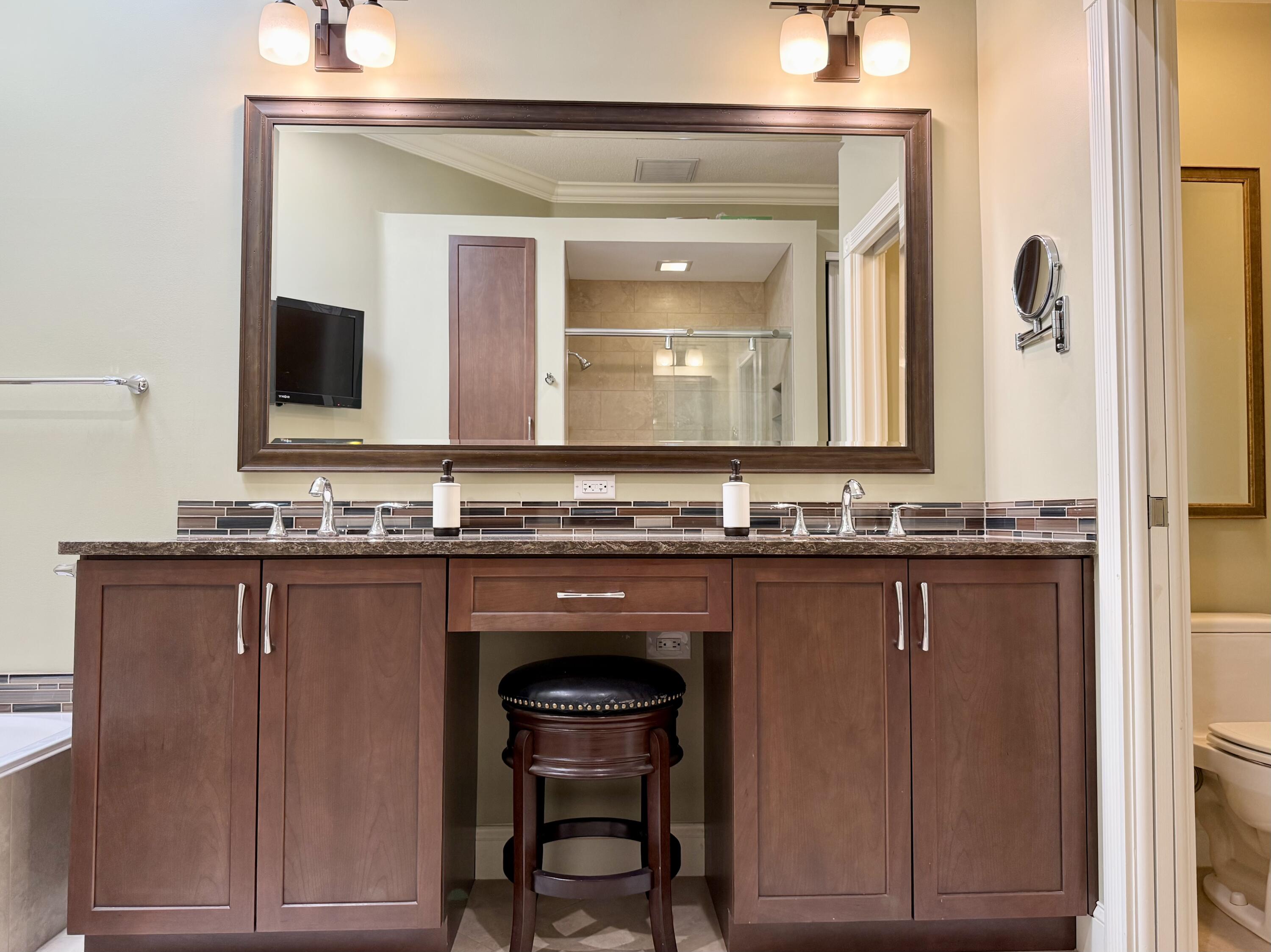 187 Hampton Circle Jupiter, FL 33458 - Photo 40 of 80 Master Bathroom