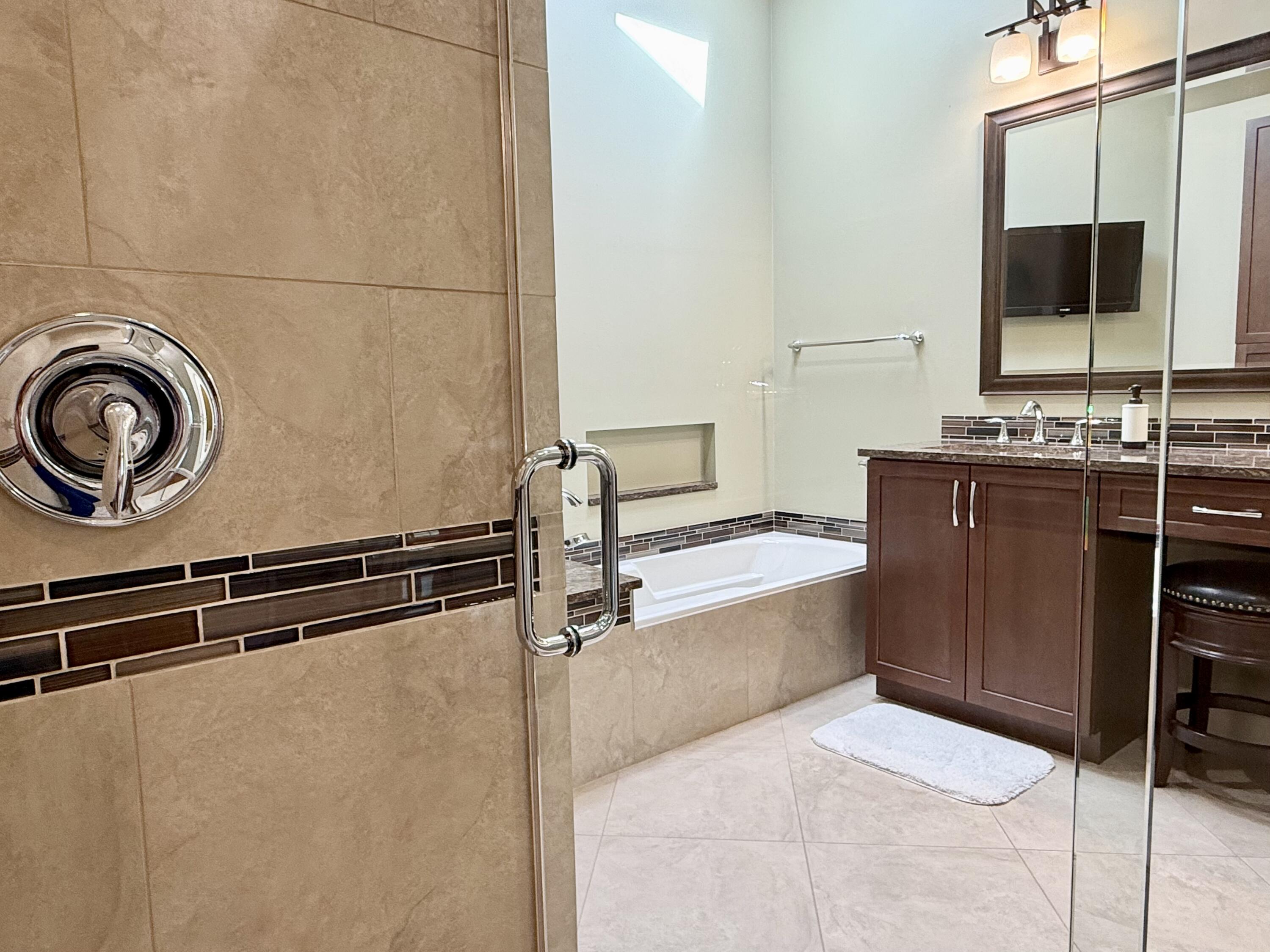 187 Hampton Circle Jupiter, FL 33458 - Photo 42 of 80 Master Bathroom