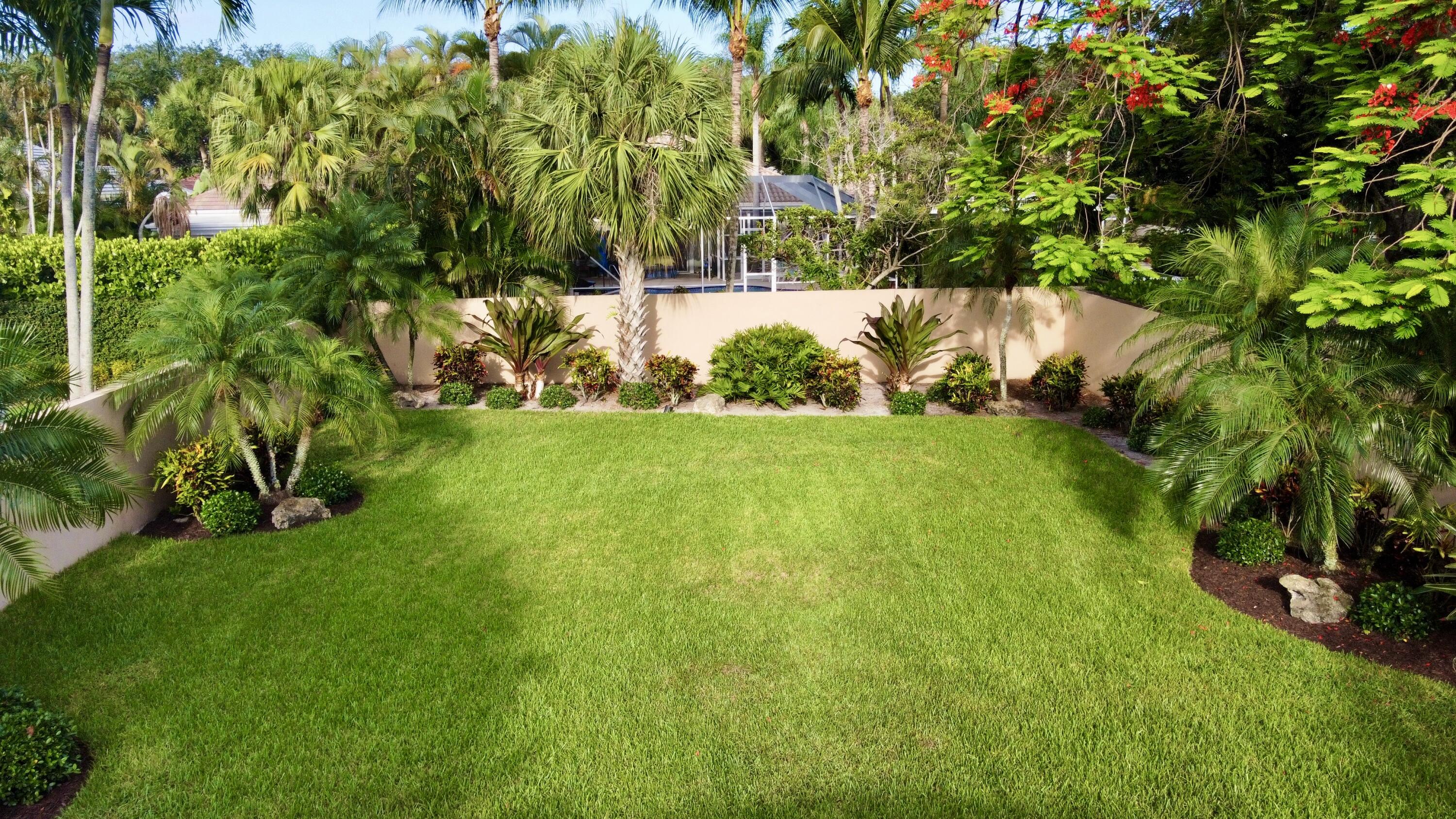 187 Hampton Circle Jupiter, FL 33458 - Photo 68 of 80 Back Yard
