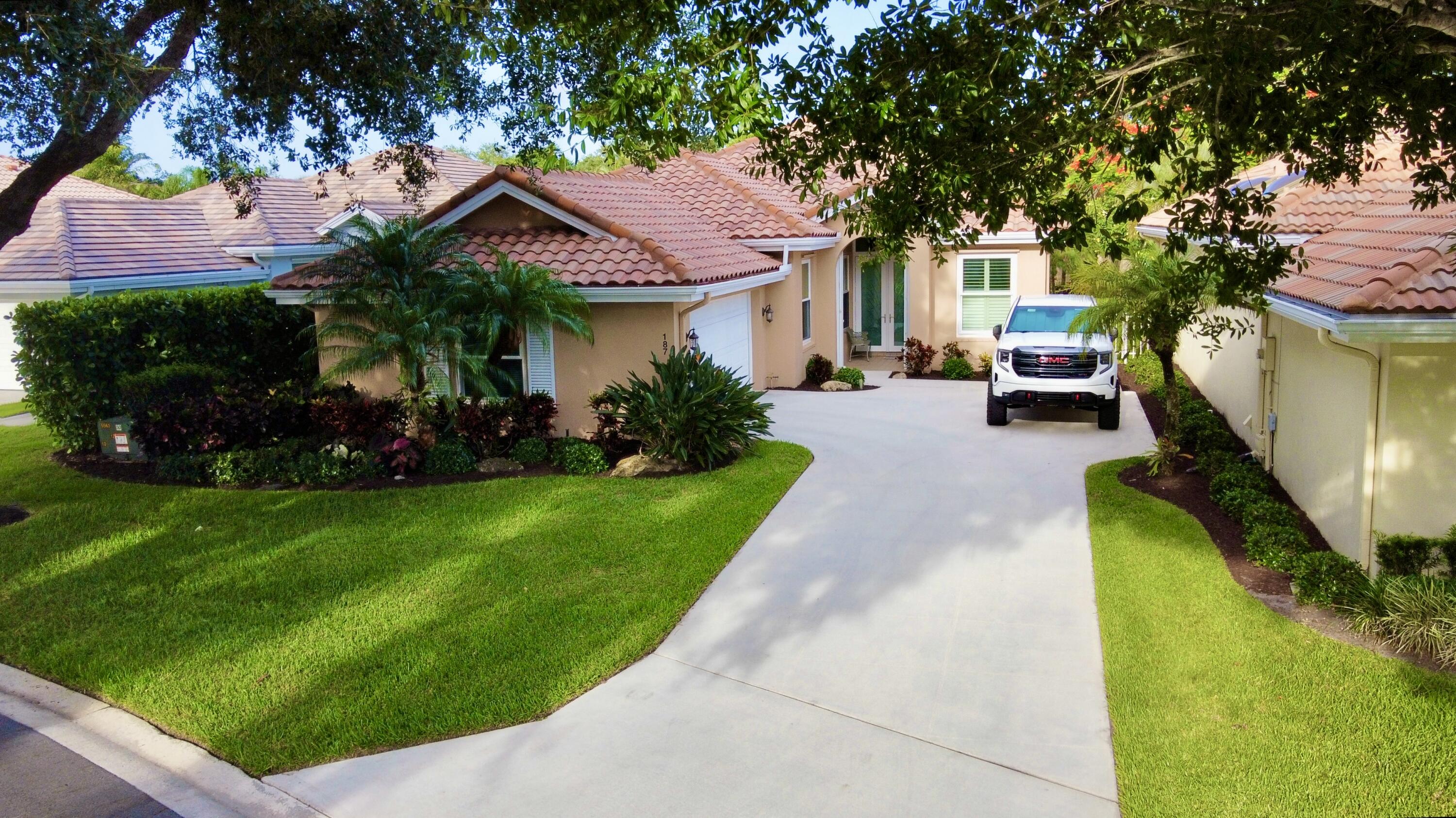 187 Hampton Circle Jupiter, FL 33458 - Photo 70 of 80 Front View