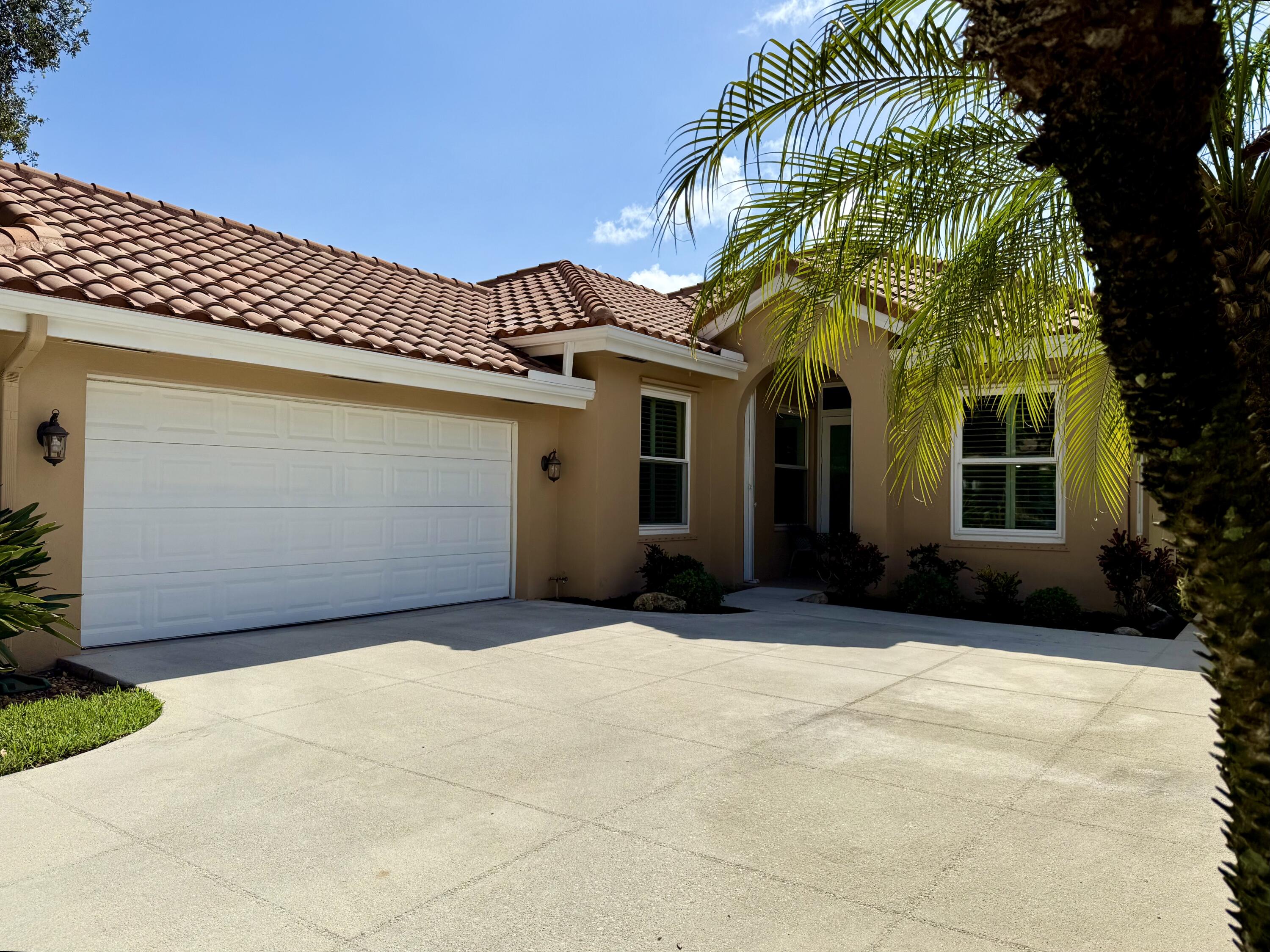 187 Hampton Circle Jupiter, FL 33458 - Photo 72 of 80 Driveway
