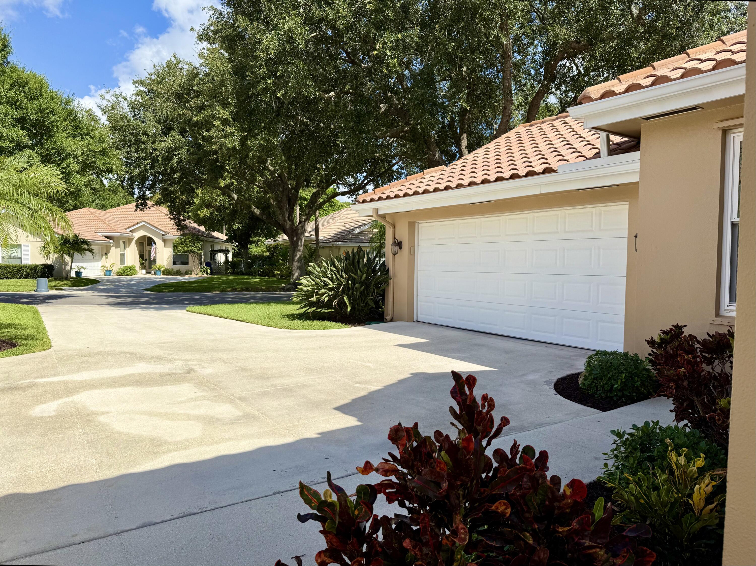187 Hampton Circle Jupiter, FL 33458 - Photo 73 of 80 Driveway