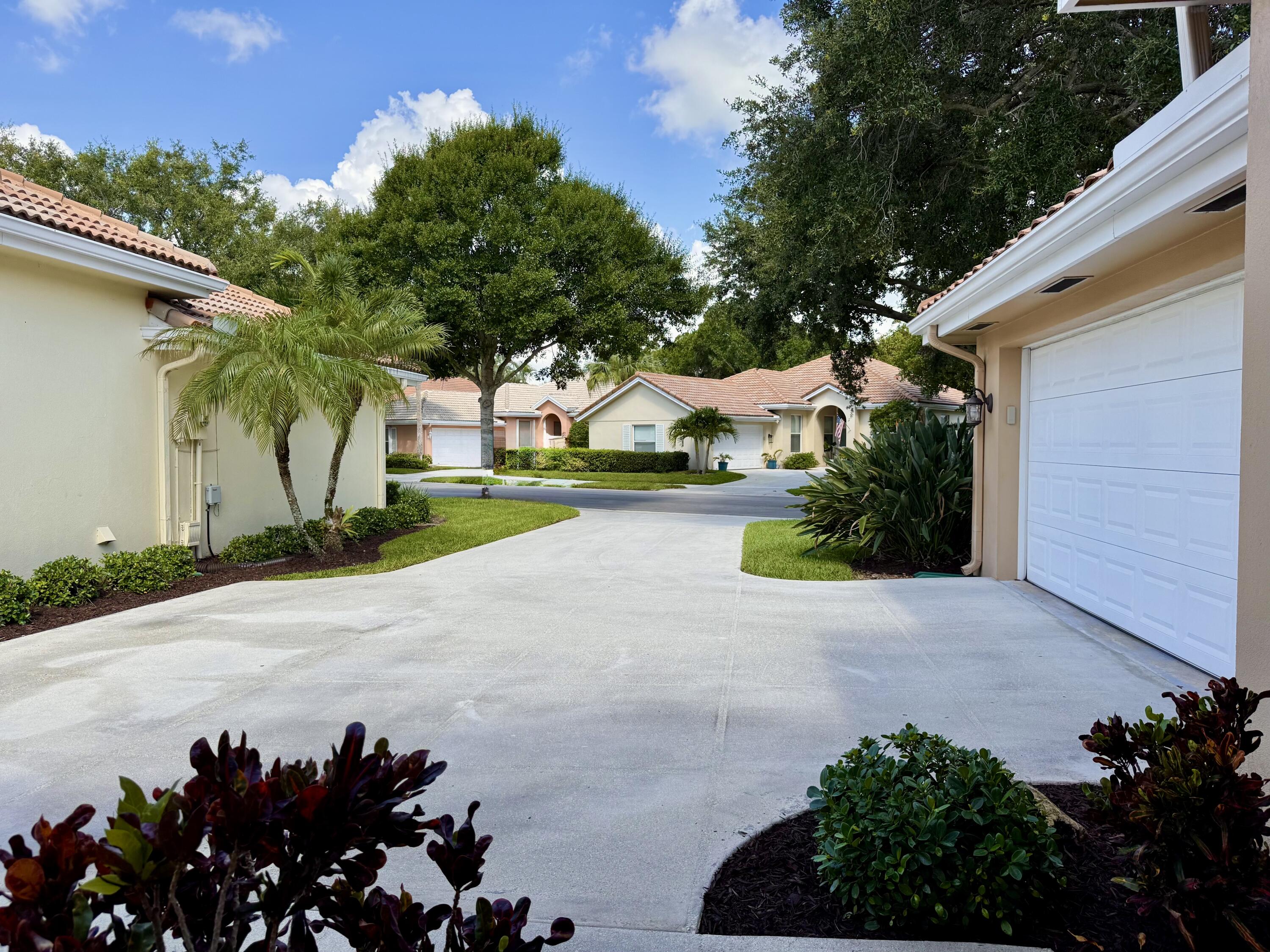 187 Hampton Circle Jupiter, FL 33458 - Photo 74 of 80 Driveway