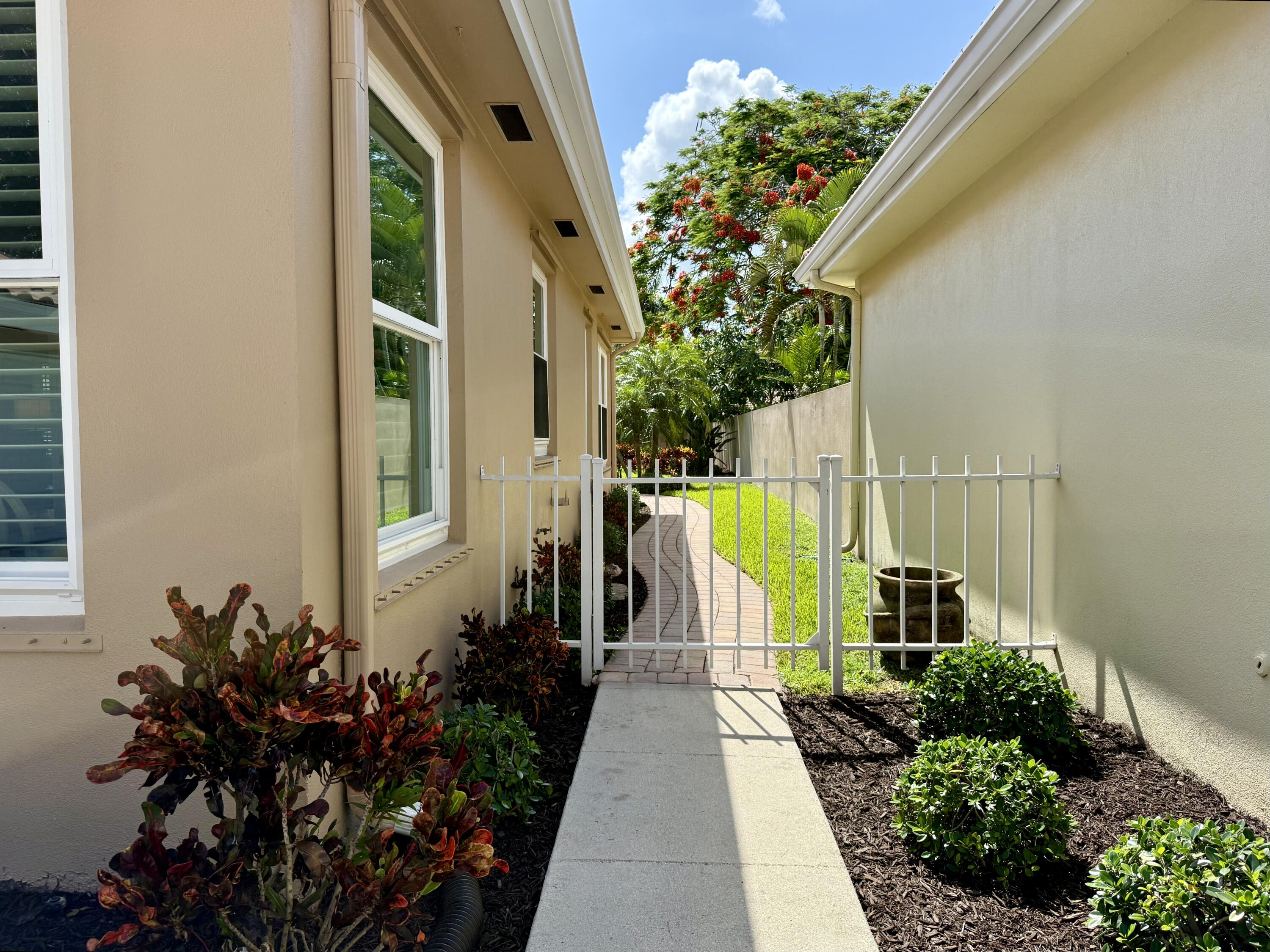 187 Hampton Circle Jupiter, FL 33458 - Photo 75 of 80 Side of house