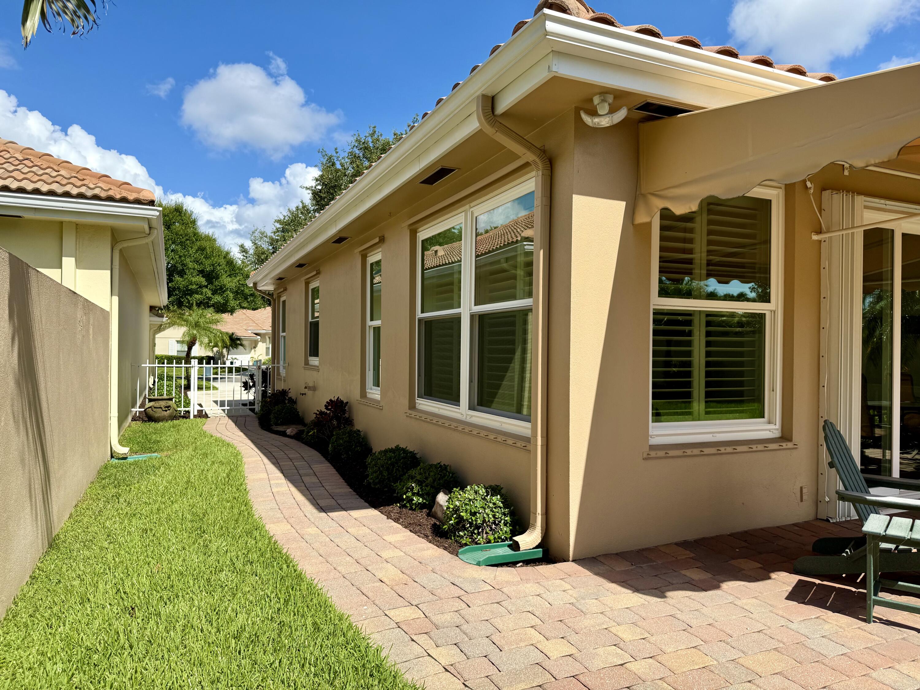 187 Hampton Circle Jupiter, FL 33458 - Photo 76 of 80 Side of house