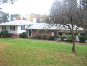 308 Fieldcrest Road Bristol, TN 37620 - Photo 1 of 11 Holston Hills