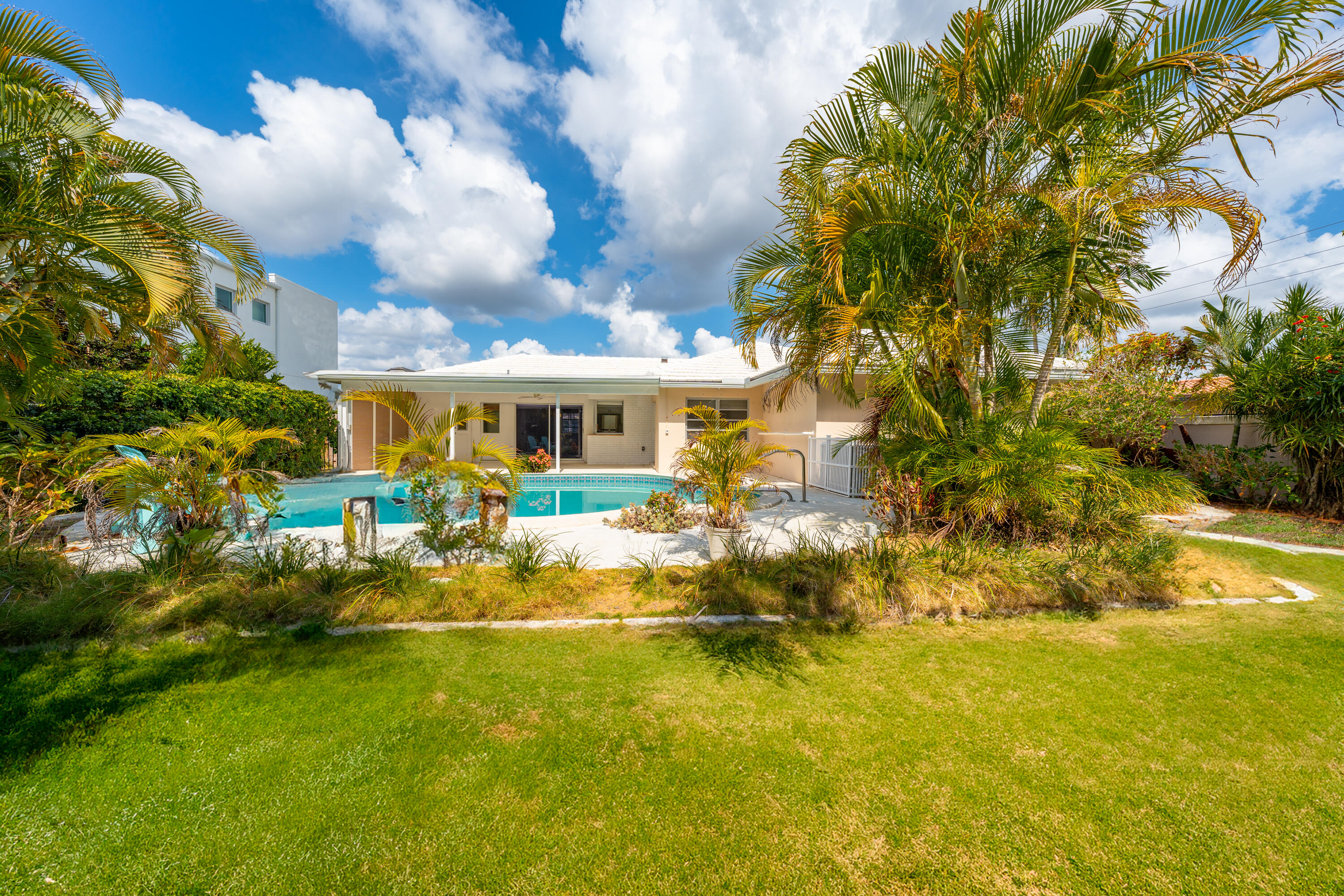 366 Northeast Wavecrest Court Boca Raton, FL 33432 - Photo 3 of 11 Backyard