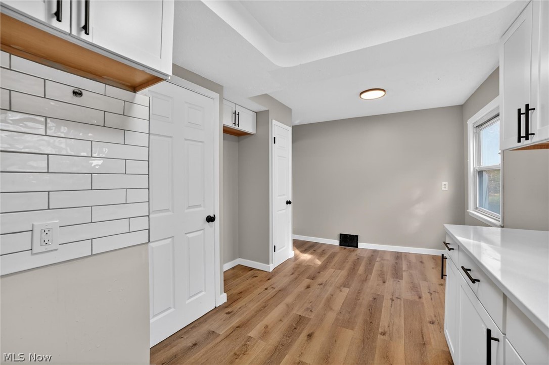 303 South Green Road Cleveland, OH 44121 - Photo 8 of 32