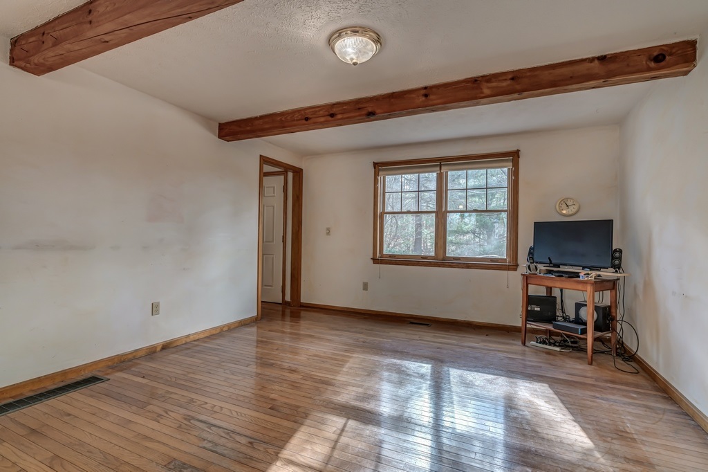 26 Highfields Road Wilton, NH 03086 - Photo 6 of 36 Gallery Image 6