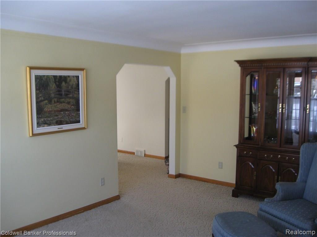 367 Ridgemont Road Grosse Pointe, MI 48236 - Photo 9 of 40