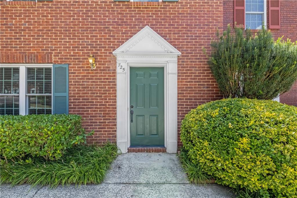 725 Anderson Walk Marietta, GA 30062 - Photo 3 of 28