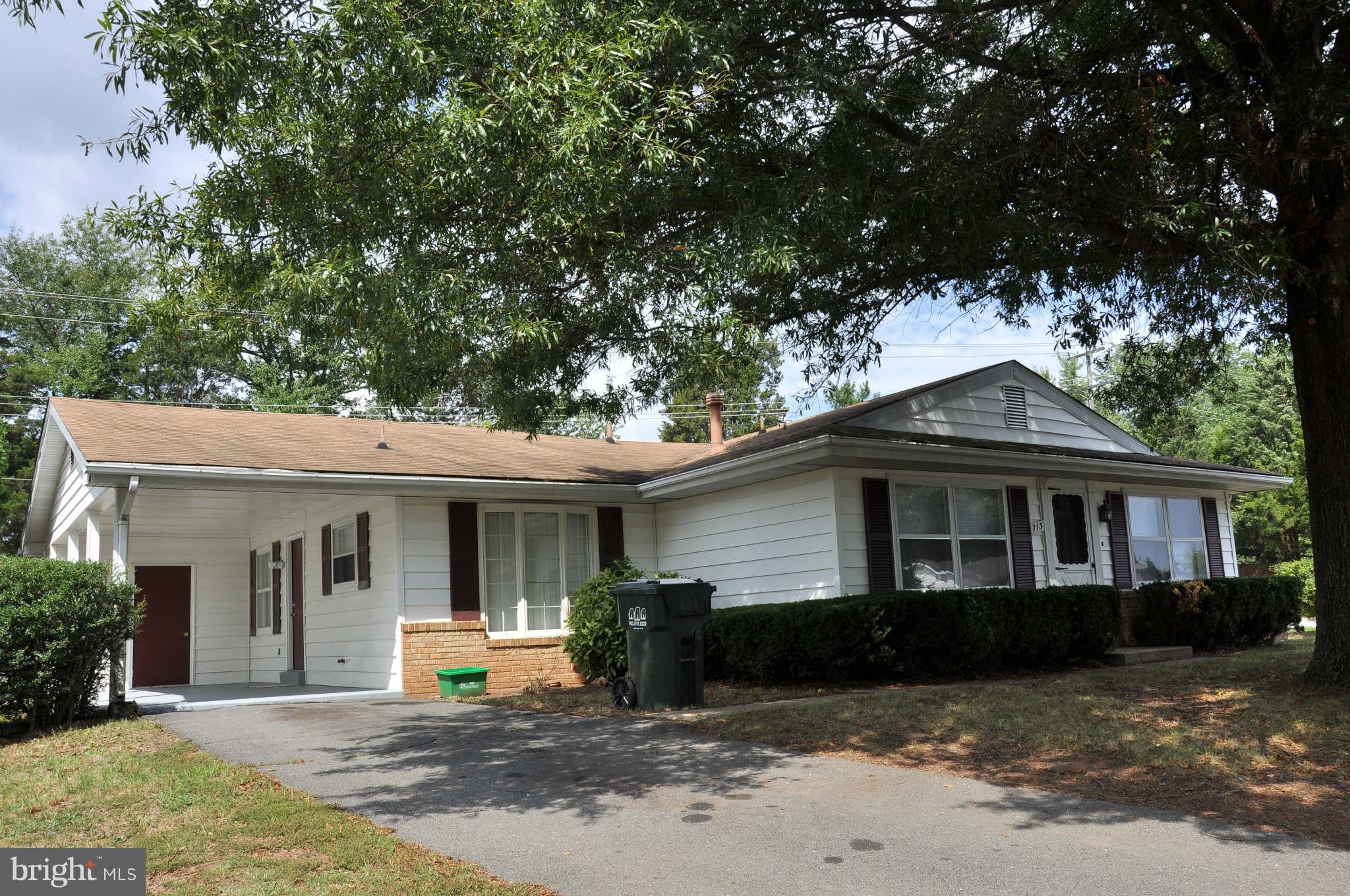 713 North York Road Sterling, VA 20164 - Photo 3 of 23 Exterior (General)