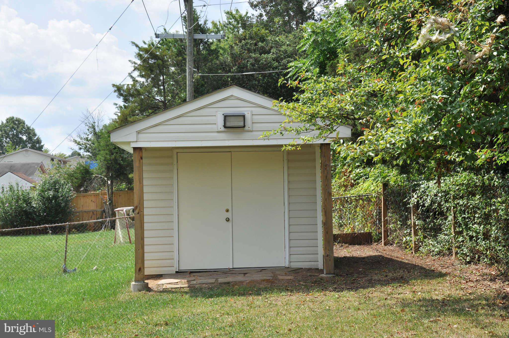 713 North York Road Sterling, VA 20164 - Photo 5 of 23 Shed