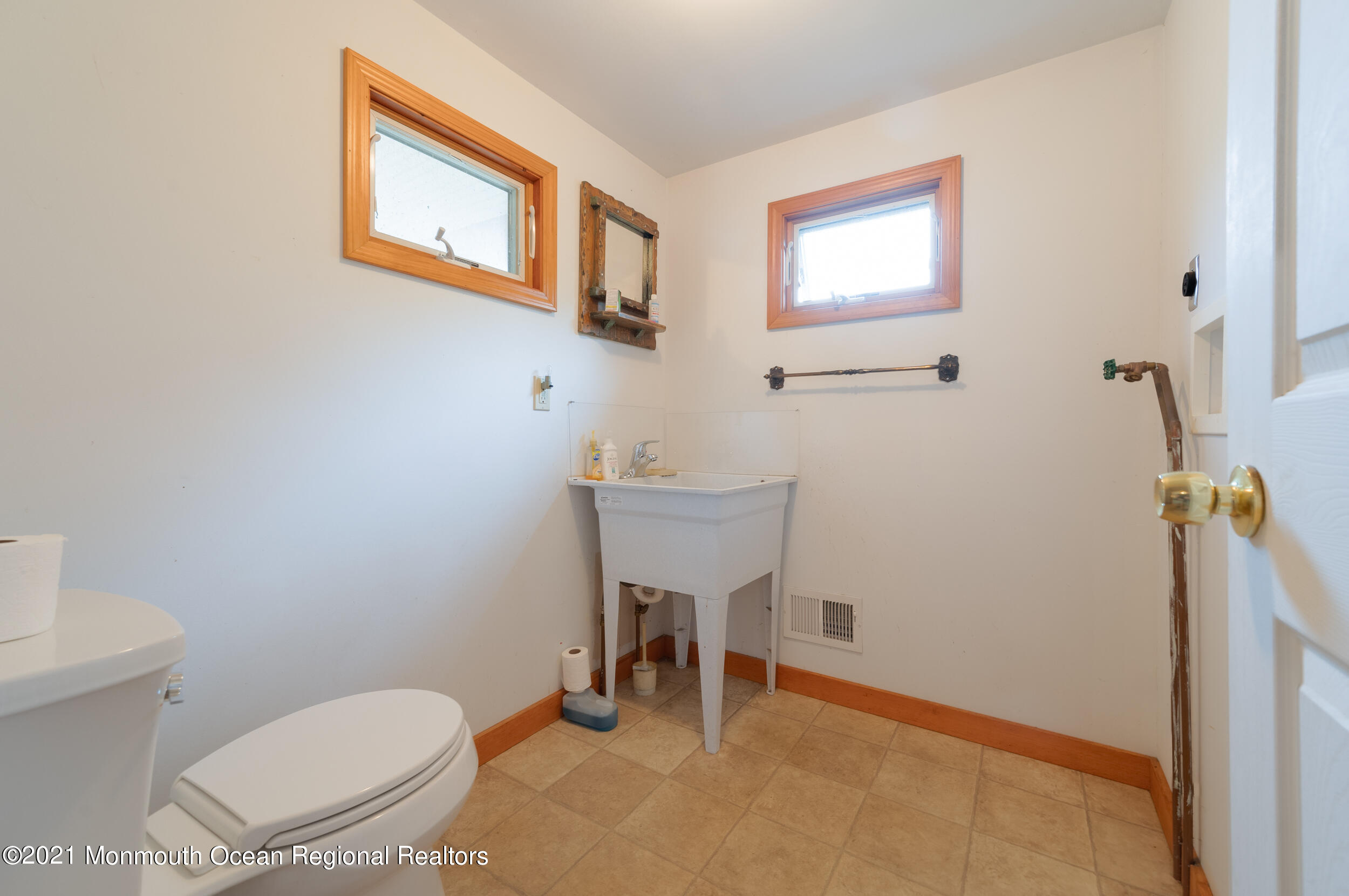 804 Rue Avenue Point Pleasant, NJ 08742 - Photo 23 of 47 Powder Laundry