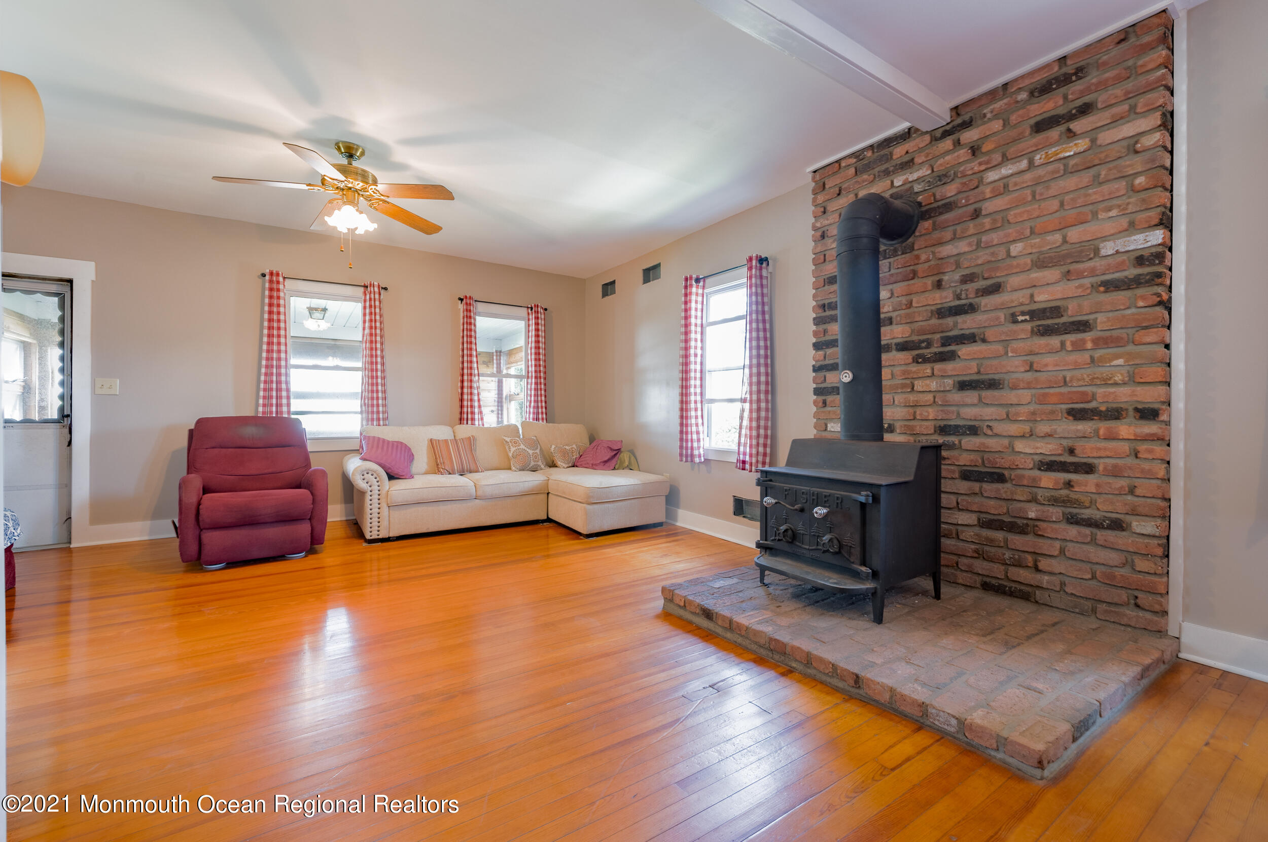 804 Rue Avenue Point Pleasant, NJ 08742 - Photo 7 of 47 Living 5