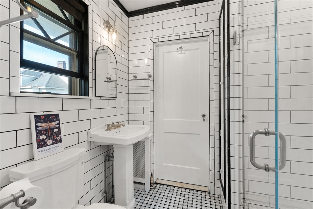 22 Whitman Road Worcester, MA 01609 - Photo 18 of 42