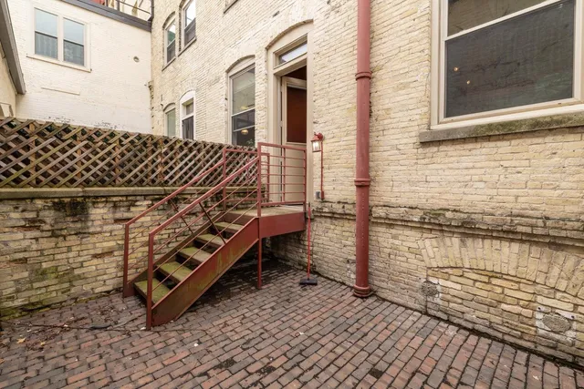 $260,000 | 904 East Pearson Street, Unit 113, Milwaukee, WI 53202