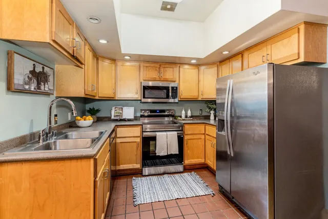 $260,000 | 904 East Pearson Street, Unit 113, Milwaukee, WI 53202