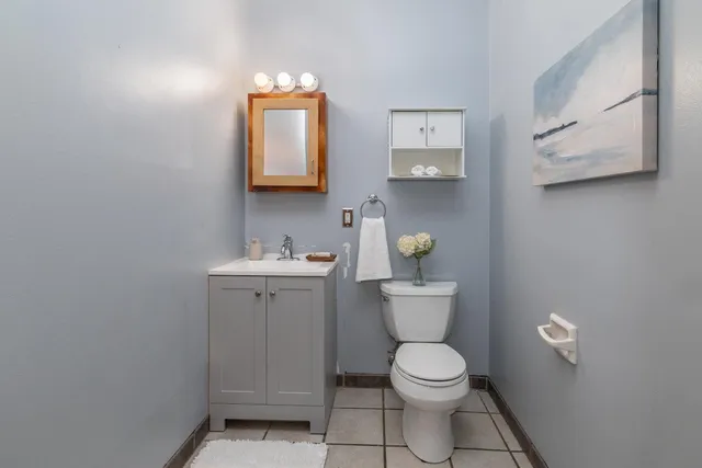 $260,000 | 904 East Pearson Street, Unit 113, Milwaukee, WI 53202