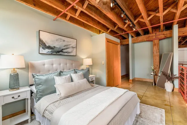 $260,000 | 904 East Pearson Street, Unit 113, Milwaukee, WI 53202