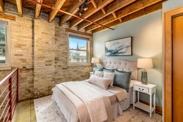 $260,000 | 904 East Pearson Street, Unit 113, Milwaukee, WI 53202