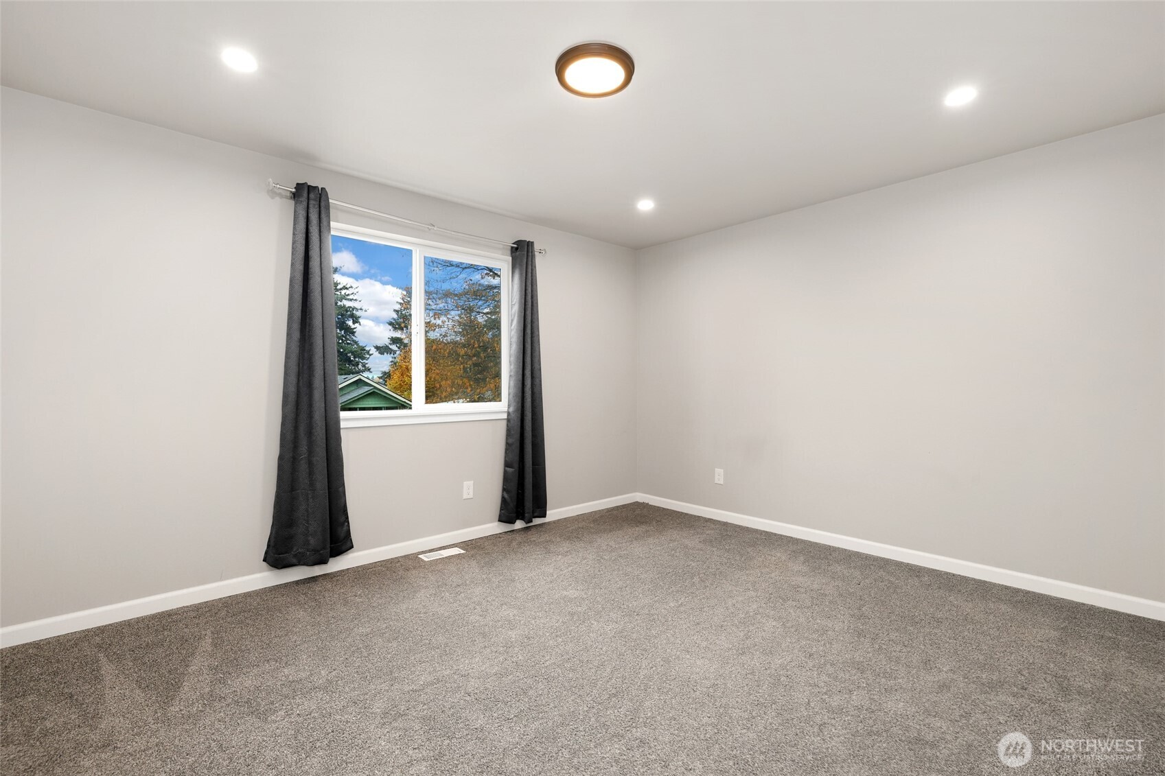 3626 East Howe Street Tacoma, WA 98404 - Photo 19 of 28 an empty room with windows