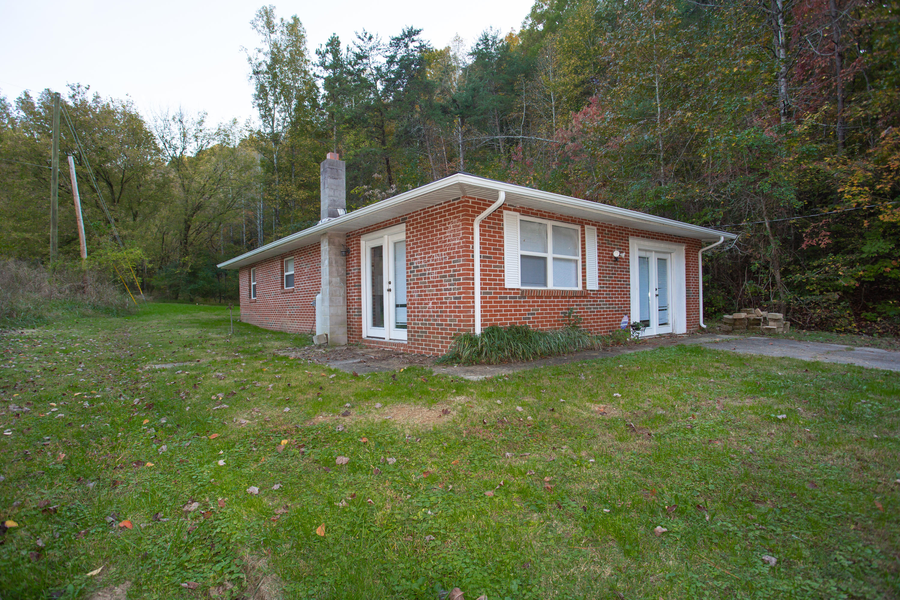 2468 Rocky Springs Road Spring City, TN 37381 - Photo 12 of 20 all brick