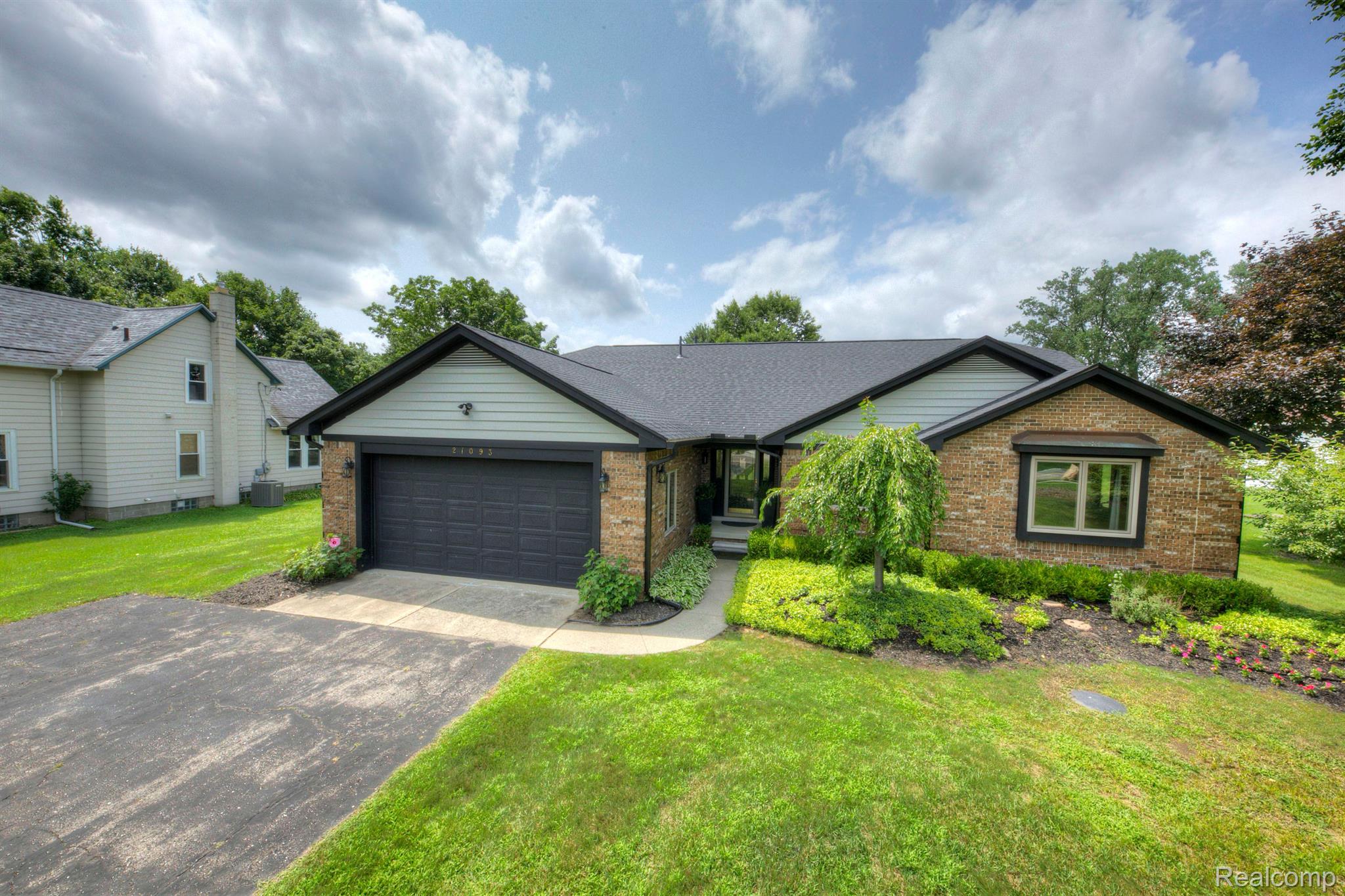 21093 Gill Road Farmington, MI 48335 - Photo 2 of 43 Gallery Image 2