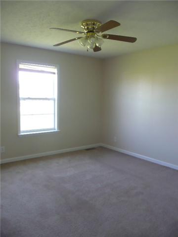 124 Gleaves Lane Oak Grove, KY 42262 - Photo 11 of 14 an empty room with a window