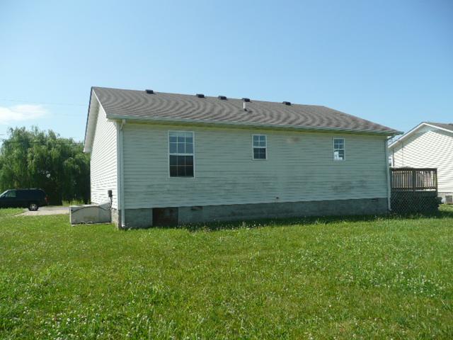124 Gleaves Lane Oak Grove, KY 42262 - Photo 2 of 14 a front view of house with yard and trees