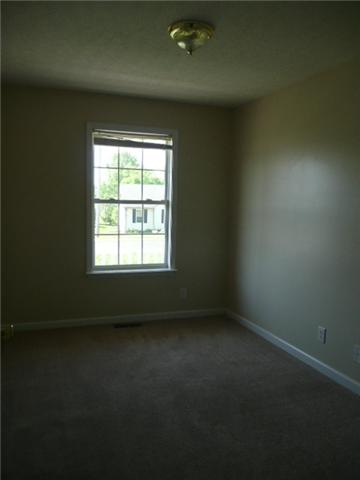 124 Gleaves Lane Oak Grove, KY 42262 - Photo 9 of 14 an empty room with a window