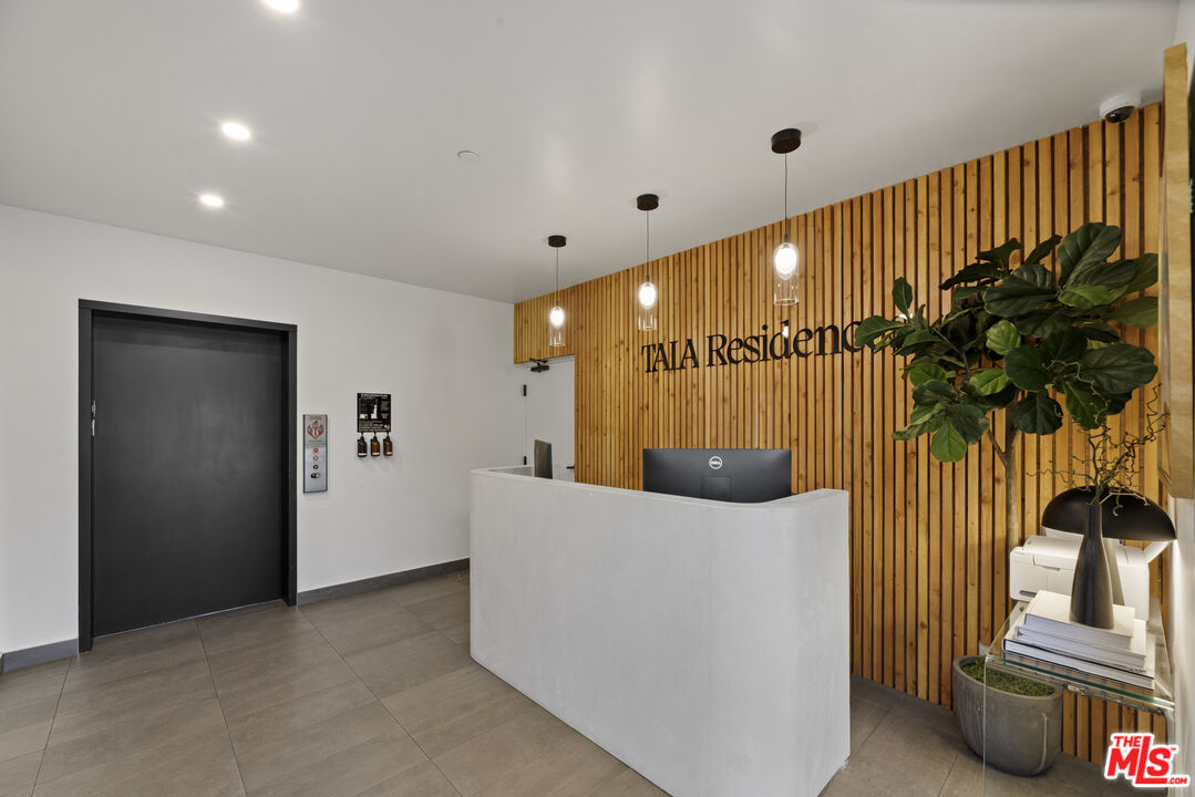 725 North Alfred Street, Unit 202 Los Angeles, CA 90069 - Photo 3 of 28 a living room with furniture and a potted plant