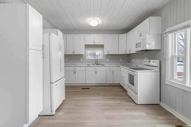 $164,900 | 603 South Stone Street, Winchester, IN 47394