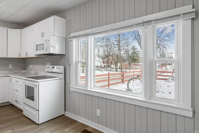 $164,900 | 603 South Stone Street, Winchester, IN 47394