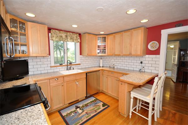445 Laws Brook Road Concord, MA 01742 - Photo 3 of 14 Gallery Image 3